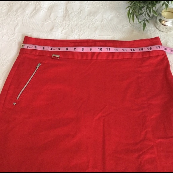 Red golf skort - Picture 3 of 6